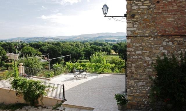 Gli Appartamenti Di Torre Bertona Todi Eksteriør billede