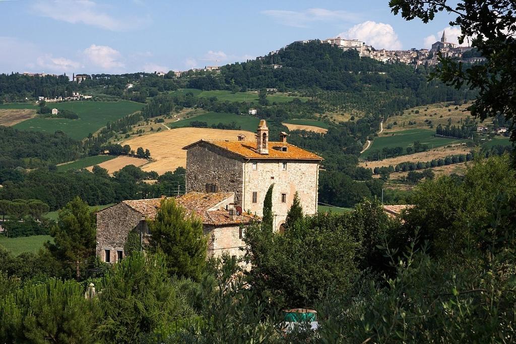 Gli Appartamenti Di Torre Bertona Todi Værelse billede