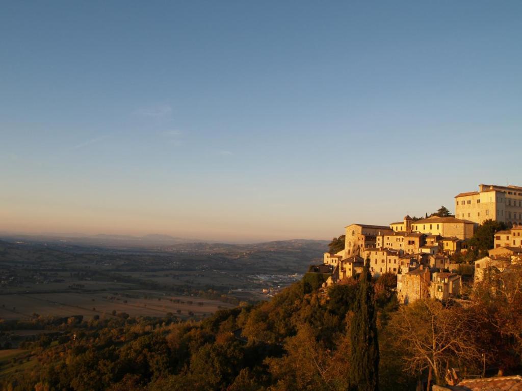Gli Appartamenti Di Torre Bertona Todi Værelse billede
